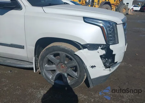 2016 Cadillac Escalade Luxury Collection z USA, uszkodzony, nr VIN 1GYS4BKJ3GR194814